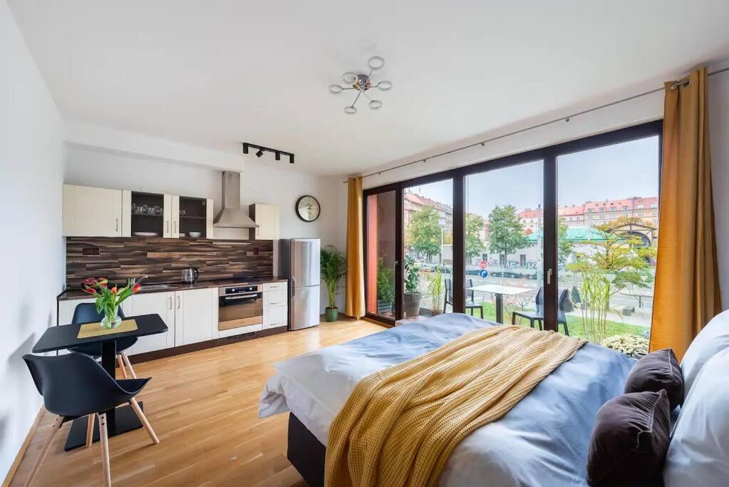 Apartment W/ Free Garage Parking プラハ エクステリア 写真