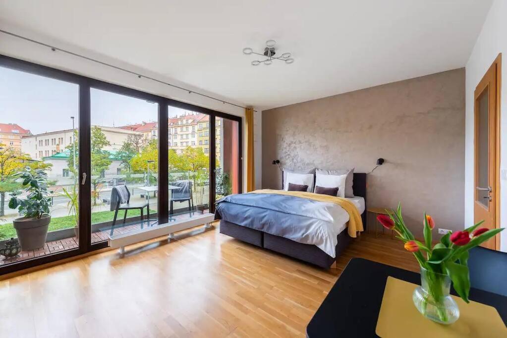 Apartment W/ Free Garage Parking プラハ エクステリア 写真