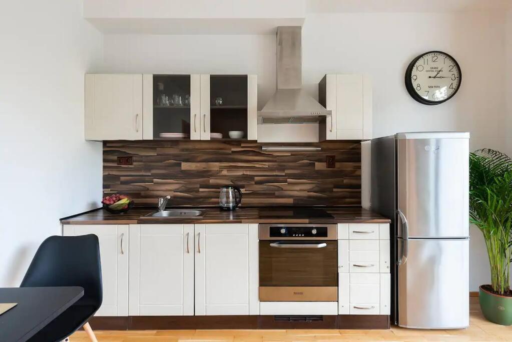 Apartment W/ Free Garage Parking プラハ エクステリア 写真