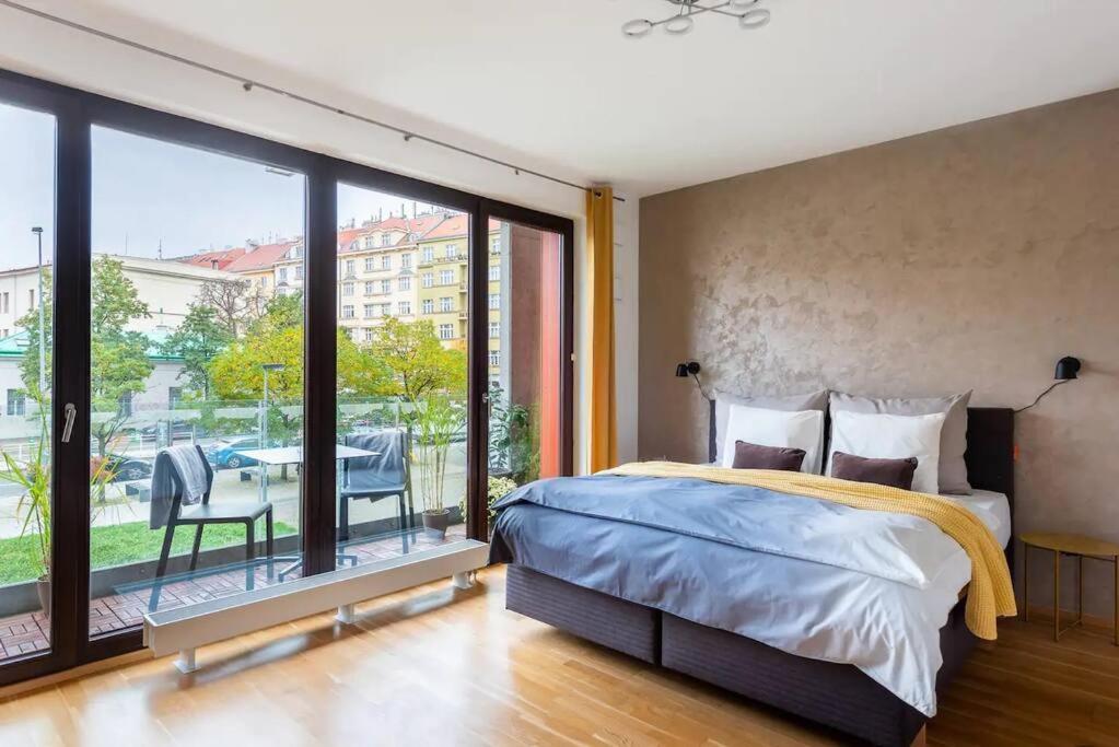 Apartment W/ Free Garage Parking プラハ エクステリア 写真